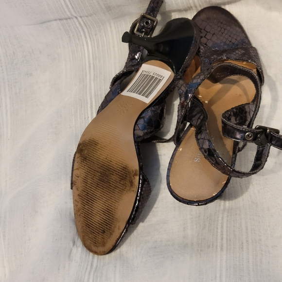 Simply Vera Wang heels - Picture 4 of 5